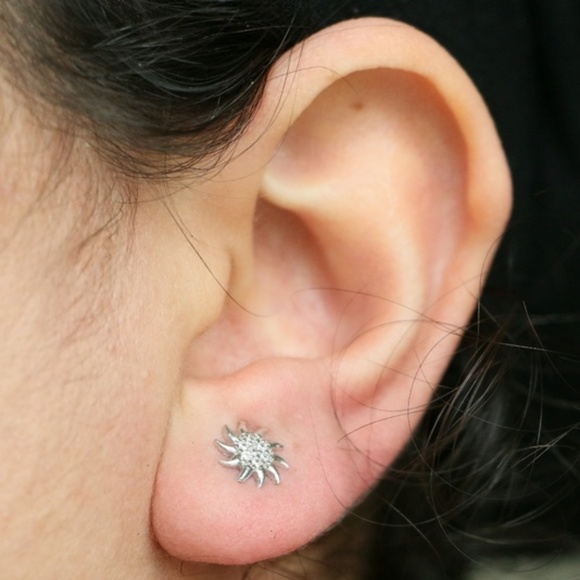 925 Sterling Silver with Cubic Zirconia Stones - Picture 3 of 7